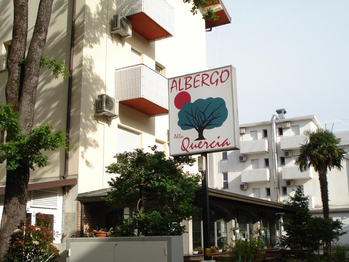 La Quercia Hotel Lignano Sabbiadoro Bagian luar foto