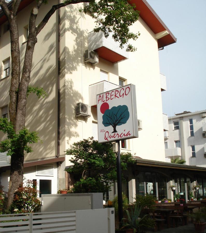 La Quercia Hotel Lignano Sabbiadoro Bagian luar foto