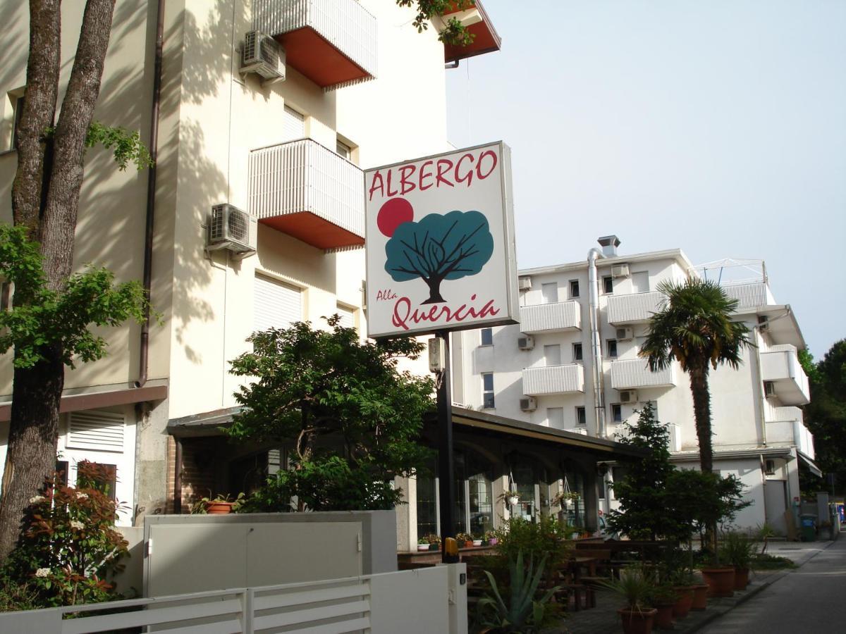 La Quercia Hotel Lignano Sabbiadoro Bagian luar foto