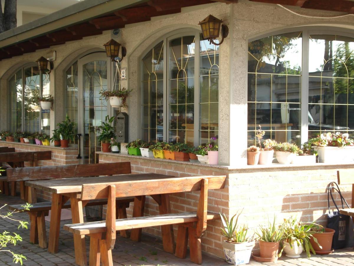 La Quercia Hotel Lignano Sabbiadoro Bagian luar foto